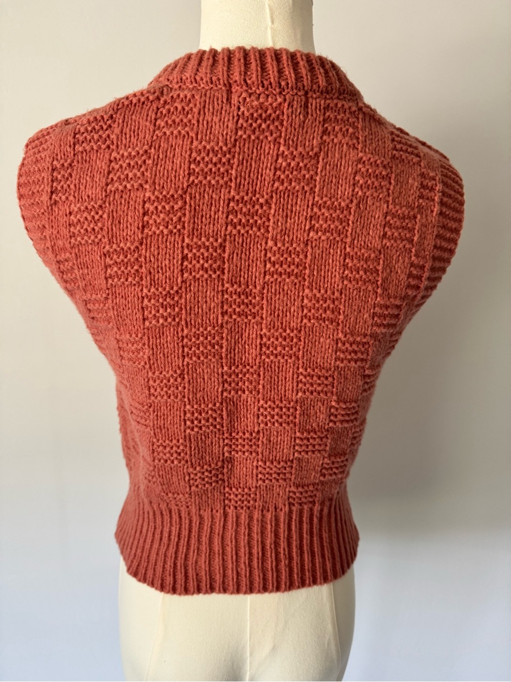 Cotton Emporium Textured Knit Cropped Sweater Vest | Rose Pink | Size Small - Picture 4 of 5